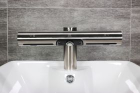Osoušeč rukou černý Jet Dryer  AIRTAP automatická vodovodní baterie