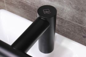 Osoušeč rukou černý Jet Dryer  AIRTAP automatická vodovodní baterie