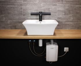 Osoušeč rukou černý Jet Dryer  AIRTAP automatická vodovodní baterie