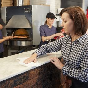 TORK 930150 – Heavy Duty Biobased skládaná čistící utěrka netkaná W8, 8 x 50 ks - Karton