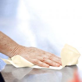 TORK 120144 – Basic papírová utěrka M1, 1vr., 115 m - Karton