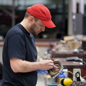 TORK 130080 – Heavy Duty průmyslová papírová utěrka W1, velká role,  3vr., 750útr