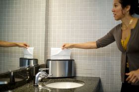 TORK 460005 – Xpress® Countertop zásobník na papírové ručníky Multifold H2