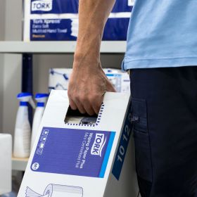 TORK 120123 – Basic papírová utěrka M1, 1vr., 120 m - Karton