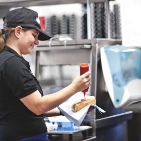 TORK 654000 – Zásobník na skládané utěrky W4