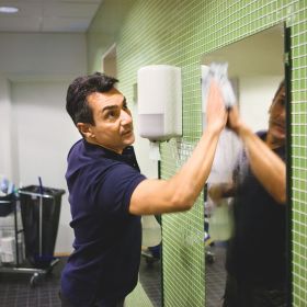 TORK 130034 – Advanced papírová utěrka se střed. odv. M2, 1vr., 165m - Karton