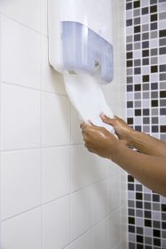 TORK 551000 – Matic® zásobník na papírové ručníky v roli H1