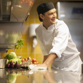 TORK 473474 – Reflex™ MINI, papírová utěrka plus M3, 2vr., 67 m, bílá - Karton